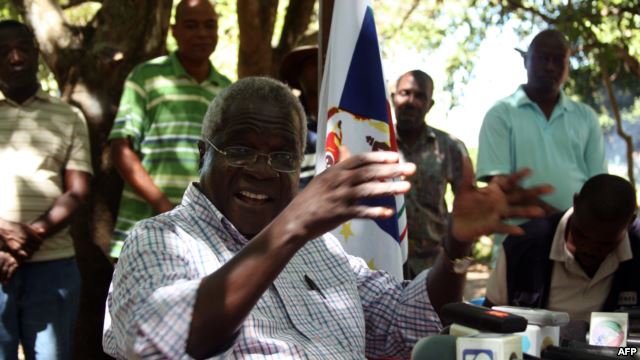 Rebel-leader-of-former-Mozambican-rebel-movement-Renamo-turned-opposition-party-chief-Afonso-Dhlakama-gives-a-press-conference-April-10-2013-in-Gorongosas-mountains-Mozambique