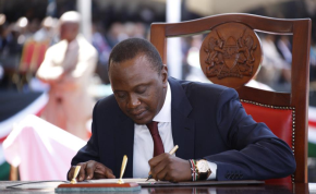 President Uhuru Kenyatta to appear at Hague for status conference on 8 October, 2014 (file photo).