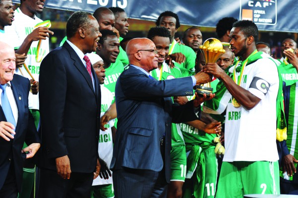 President Jacob Zuma and CAF president Issa Hayatou handing the last African Nations cup to Nigerian captain Joseph Yobo