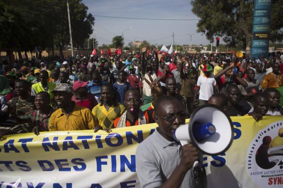 People march against Burkina Faso President Blaise Compaore's plan to change the constitution to stay in power in Ouagadougou, capital of Burkina Faso, October 29, 2014. CREDIT: REUTERS/JOE PENNEY