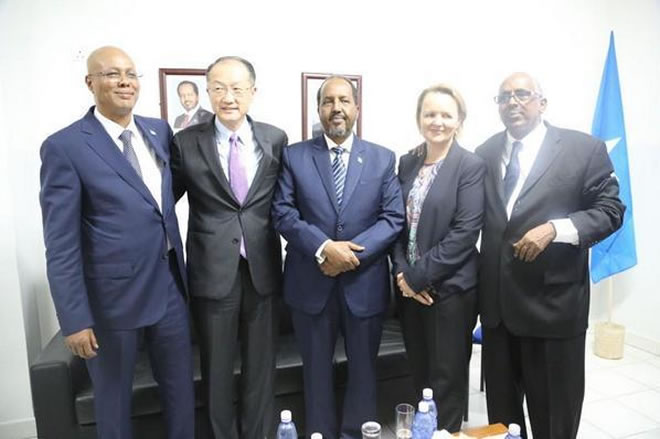Somali President Hassan Sheikh Mohamud (center) with United Nations Secretary-General Ban Ki-moon (second from left) and delegates from the Islamic Development and World Banks in Mogadishu on Oct. 29, 2014.