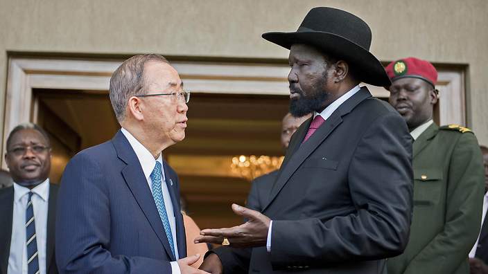UN Secretary General Ban Ki-moon (L) talks with South Sudan's President Salva Kiir (R) in Juba on May 6, 2014 (AAP)