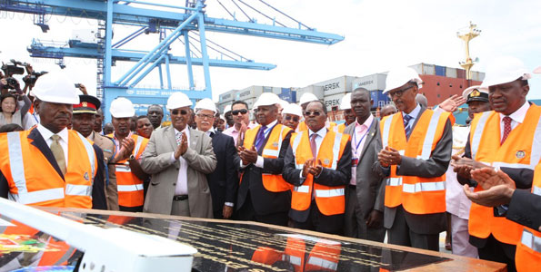 Presidents Yoweri Museveni (left), Paul Kagame (second right) and Uhuru Kenyatta (right) at the commissioning of Berth 19 at the Mombasa port. PHOTO | FILE