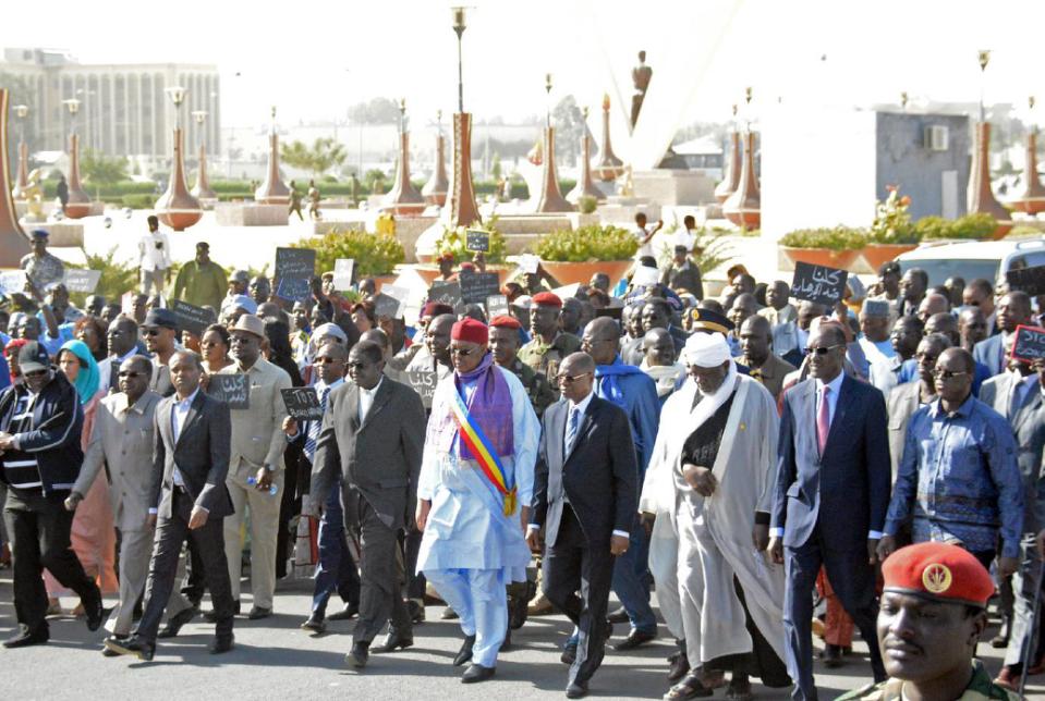 Chad's Prime Minister Kalzeube Pahimi Deubet (C) leads a rally in N'Djamena on January 17, 2015, showing support for a decision to send troops to fight Nigeria's Boko Haram Islamists (AFP Photo/)