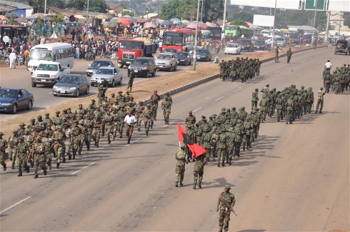 Photo: Ikechukwu Ibe/IRIN Nigerian troops on the streets of Abuja in a show of force on Thursday