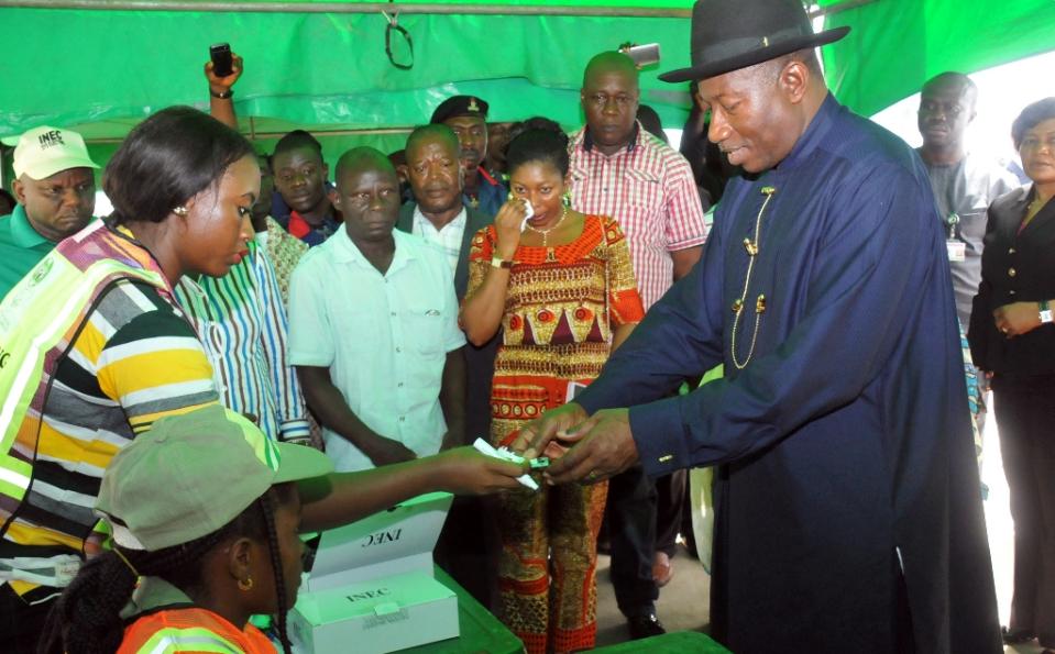 Goodluck Jonathan presents himself on March 28, 2015 in Otuoke to accredit himself and wife Patience to vote (AFP Photo/-)