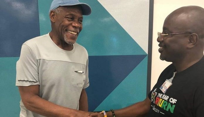 Danny Glover (left) urges African American to reconnect with Africa. (photo: kasapa fm)