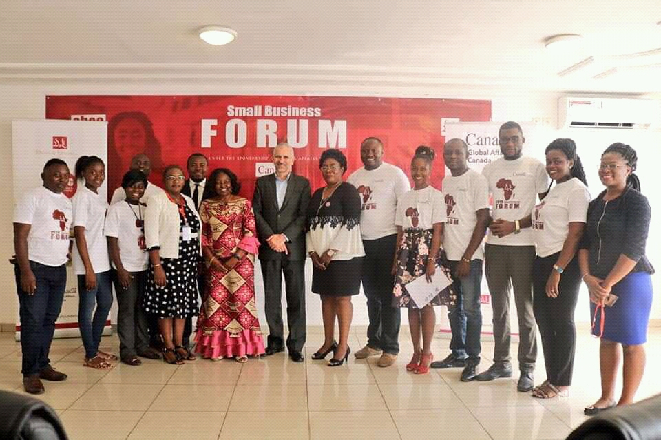 Canadian High Commissioner to Cameroon pose with staff of Foretia foundation (1)