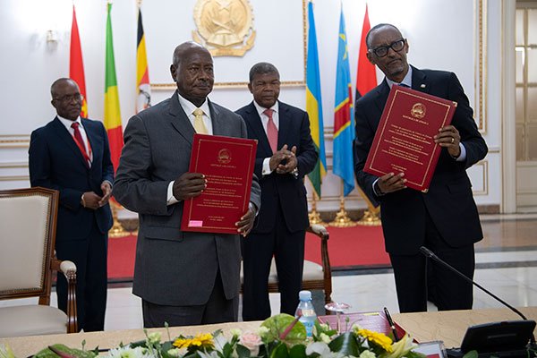 Ugandan President Museveni and Paul Kagame of Rwanda pose for pictures after signing the MoU to imprvove relations between both countries in August 2019. Photo Credit East African