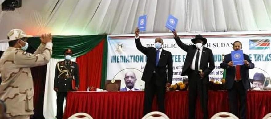 Lt Gen Mohamed Hamadan ‘Hemeti’, Deputy President of the Sovereign Council, and Commander-in-Chief of the paramilitary Rapid Support Forces (left) applauds as Chairman of Sudan’s Sovereign Council Lt Gen Abdelfattah El Burhan, South Sudan President Salva Kiir, and Sudan’s Prime Minister Abdallah Hamdok, display copies of the agreement .Photo credit RD correspondent