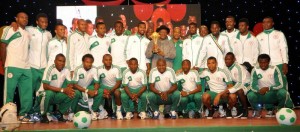 Nigerian President Goodluck Jonathan with victorious Eagles