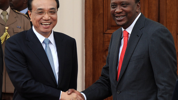 Chinese Premier Li Keqiang, left, shakes hands with Kenyan President Uhuru Kenyatta in Nairobi, on May 10, 2014.