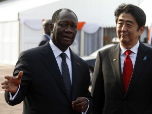 Ivory Coast's President Alassane Ouattara (L) talks with Japanese Prime Minister Shinzo Abe at the presidential palace in Abidjan January 10, 2014.