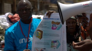 A member of UNICEF staff teaches a neighborhood in Guinea about ways to prevent the spread of Ebola. Strong health systems are key to preventing crises like the current Ebola outbreak from happening. Photo by: UNICEF in Guinea / CC BY-NC