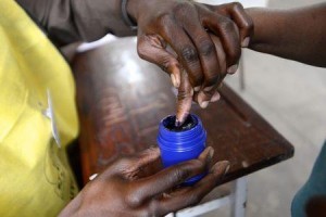 A voter's finger is marked after voting in the general election in Maputo October 15, 2014. REUTERS/Grant Lee Neuenburg