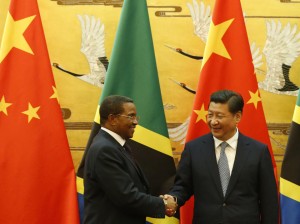 Tanzania's President Jakaya Kikwete (L) and Chinese President Xi Jinping (R) shake hands during a signing ceremony in Beijing on October 24, 2014 (AFP Photo/Takaki Yajima)