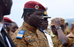 Isaac Zida, (C), named by Burkina Faso's army as interim leader, arrives to welcome international dignitaries at the Ouagadougou airport on November 5, 2014 (AFP Photo/Issouf Sanogo)