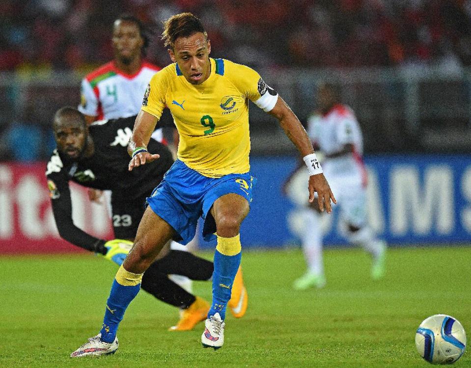 Gabon's forward Pierre-Emerick Aubameyang controls the ball on his way to score a goal during the 2015 African Cup of Nations group A football match between Burkina Faso and Gabon at Bata Stadium in Bata on January 17, 2015 (AFP Photo/Carl de Souza)