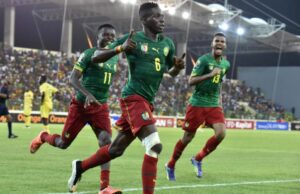 Cameroon's defender Ambroise Oyongo (C) celebrates with teammates after scoring a goal during the 2015 African Cup of Nations football match between Mali and Cameroon in Malabo on January 20, 2015 (AFP Photo/Issouf Sanogo)