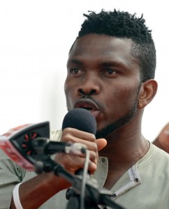 Former skipper of Nigerian national football team Joseph Yobo speaks to support Nigerian President and Presidential candidate of the ruling People's Democratic Party Goodluck Jonathan during a rally in Lagos on January 8, 2015 (AFP Photo/Pius Utomi Ekpei)