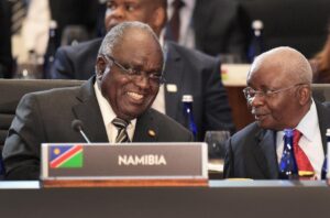 Hifikepunye Pohamba (L) is only the fourth winner of the $5 million annual Mo Ibrahim prize, launched in 2007 with the aim of encouraging and rewarding good governance across Africa (AFP Photo/Jim Watson) 