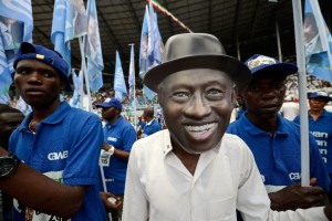 A supporter wearing a mask representing Nigeria's President Goodluck Jonathan attends a campaign meeting of the ruling People's Democratic Party (PDP) candidate in Port Harcourt in the Niger Delta region on January 28, 2015 (AFP Photo/Pius Utomi Ekpei)