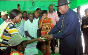 Goodluck Jonathan presents himself on March 28, 2015 in Otuoke to accredit himself and wife Patience to vote (AFP Photo/-) 