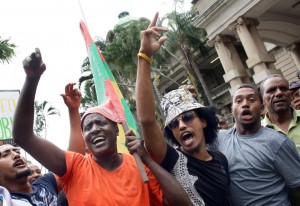 Demonstrators take part in an anti-xenophobia march outside the City Hall of Durban on April 8, 2015 (AFP Photo/Rajesh Jantilal) 
