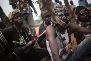 Anti-Balaka militia members rest in the outskirts of Bambari, Central African Republic, on July 31, 2014 (AFP Photo/Andoni Lubaki)