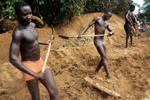 Men work in a diamond mine in Banengbele, on May 22, 2015 in the Central African Republic (AFP Photo/Patrick Fort)