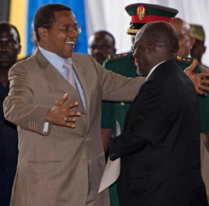 Tanzania's outgoing President Jakaya Kikwete (L) embraces president-elect John Magufuli during an official ceremony to announce Magufuli's victory after presidential elections in Dar es Salaam October 30, 2015 (AFP Photo/Daniel Hayduk)