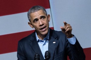 US President Barack Obama speaks at a Democratic National Committee event at the Warfield Theater October 10, 2015 in San Francisco, California (AFP Photo/Brendan Smialowski)