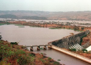 A view of the Inga dam, located some 350 kilometers southwest of Kinshasa, taken on August 30, 1998 (AFP Photo/Issouf Sanogo)