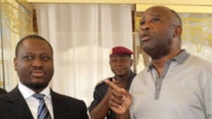 Ivory Coast former President Laurent Gbagbo (R) speaks with Ivory Coast's Prime Minister Guillaume Soro before a meeting at the presidential palace in Yamoussoukro on February 18, 2010, Photo credit VOA