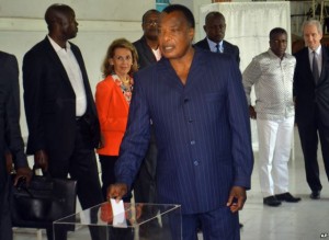 Congo incumbent President Denis Sassou N'Guesso casts his ballot, at a polling station, in Brazzaville, Congo, March 20, 2016.
