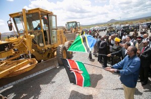 Kenya President Kenyatta and former Tanzania President Kikwete during the launch of the Mwatate-Taveta road