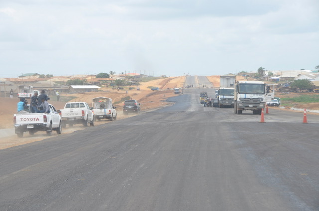 Ongoing work on Oyo-Ogbomoso Road during the inspection by the Minister of Information and Culture, Alhaji Lai Mohammed, on Tuesday.