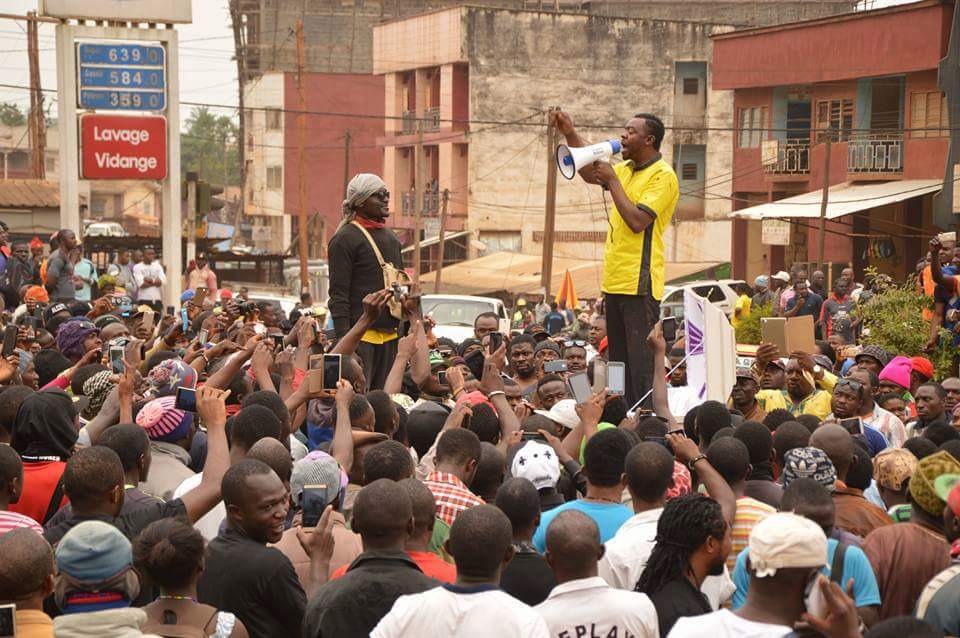 Mancho Bibixy addressing a crowd in Bamenda shortly before his arrest