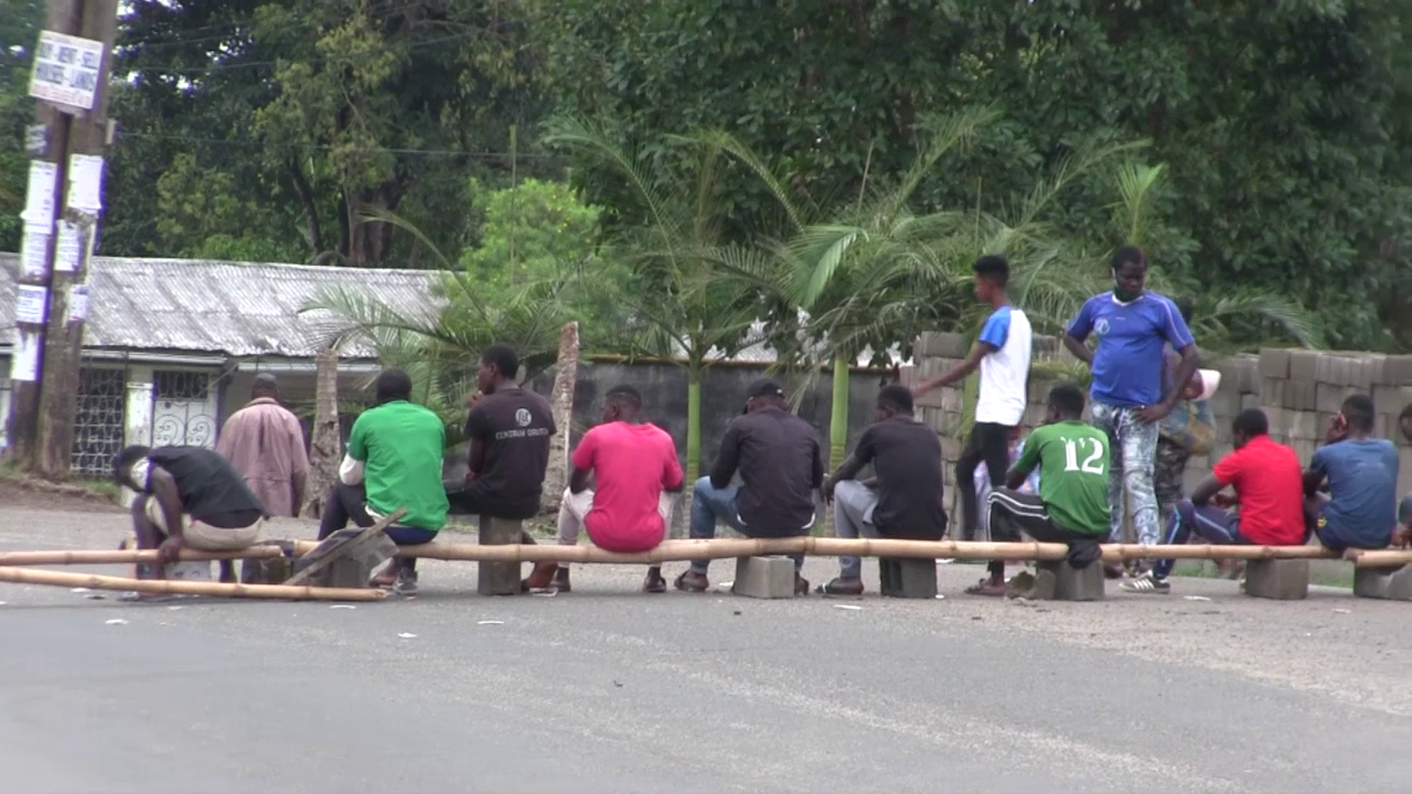 Ex-separatist fighters block a major road and called for their liberation